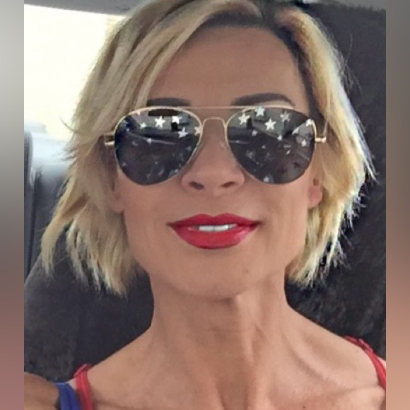 Free People Starry Eyed Aviator sunglasses Color: Gold / black - Picture 3 of 12